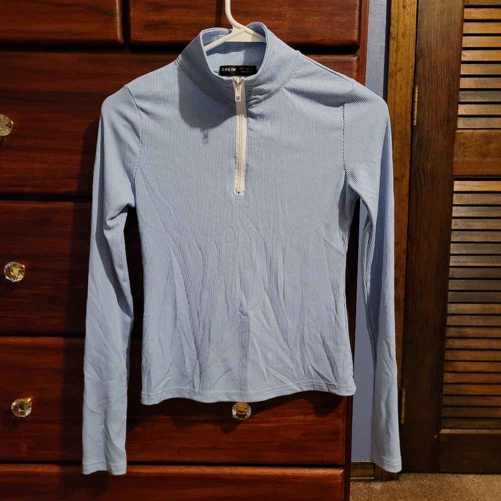 SHEIN Baby Blue Long Sleeve Zip-Up Crop Top Cropped Tee Shirt Women's Size Small - Picture 1 of 6